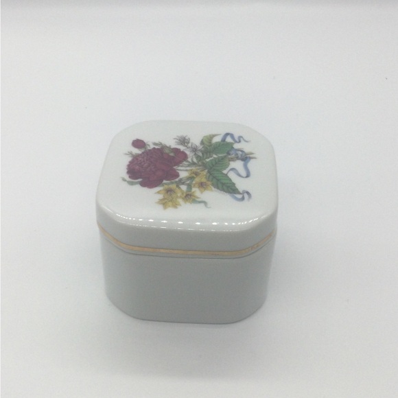 Vintage floral rose porcelain vanity jar trinket box Japan Bulgarian powder - Picture 4 of 11